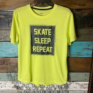 NWT Boy’s Juniors Thin Pajama graphic Shirt 18-20 (XL)